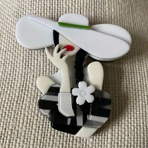 Retro 60’s Flower Girl Brooch